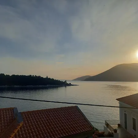 Sonia's In Fiscardo Waterfront Apartament