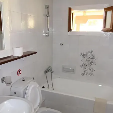 Sonia's In Fiscardo Waterfront * 费斯卡尔德宏