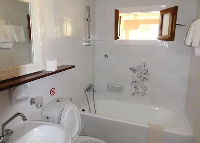 Sonia's In Fiscardo Waterfront * Fiskardo